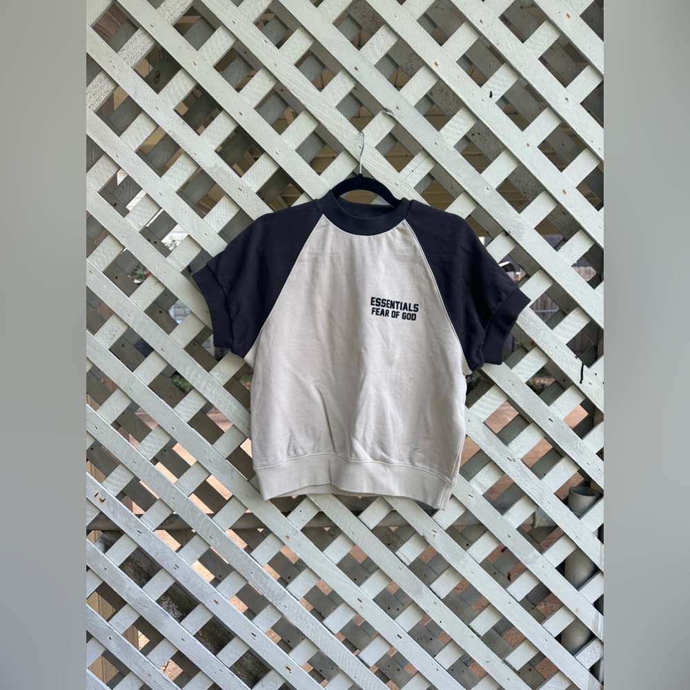 Essentials Fear of God Short-Sleeve Raglan Sweatshirt - Black & Cream